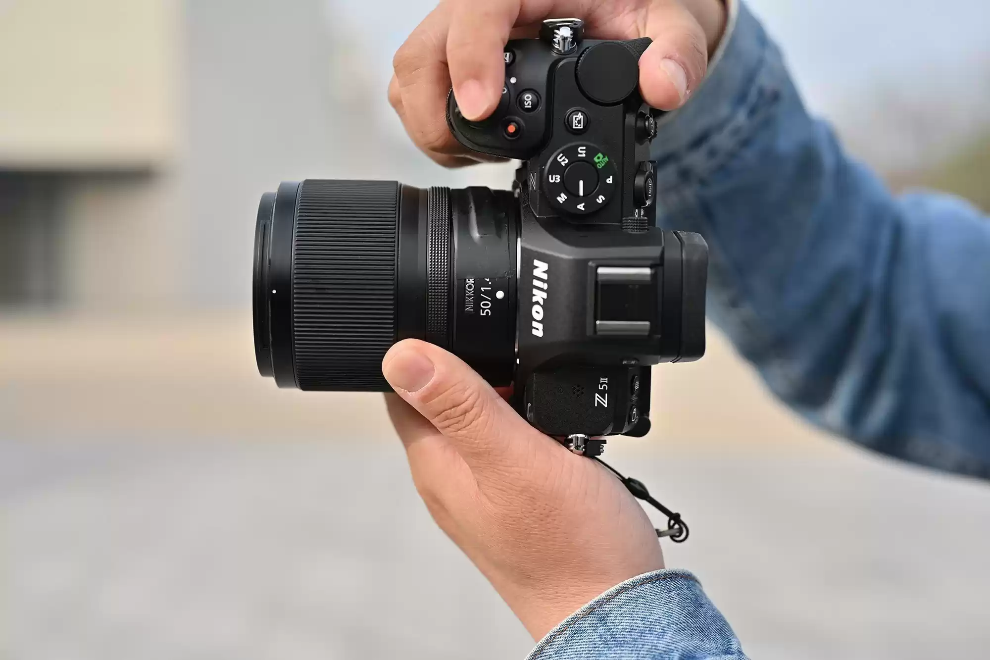 尼康 Z5II 搭配不同尼克尔镜头在人像拍摄中的效果差异有哪些?