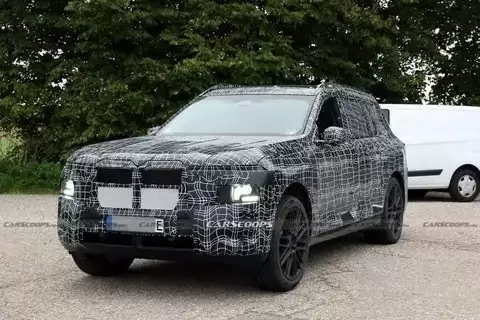 全新宝马iX7测试车曝光