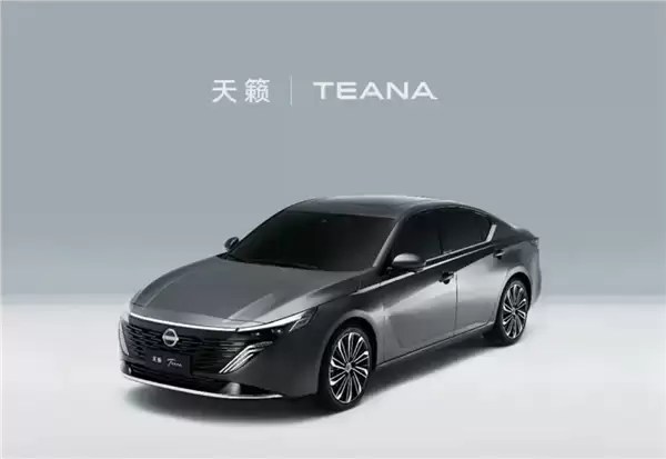 号称全球首个鸿蒙座舱燃油车