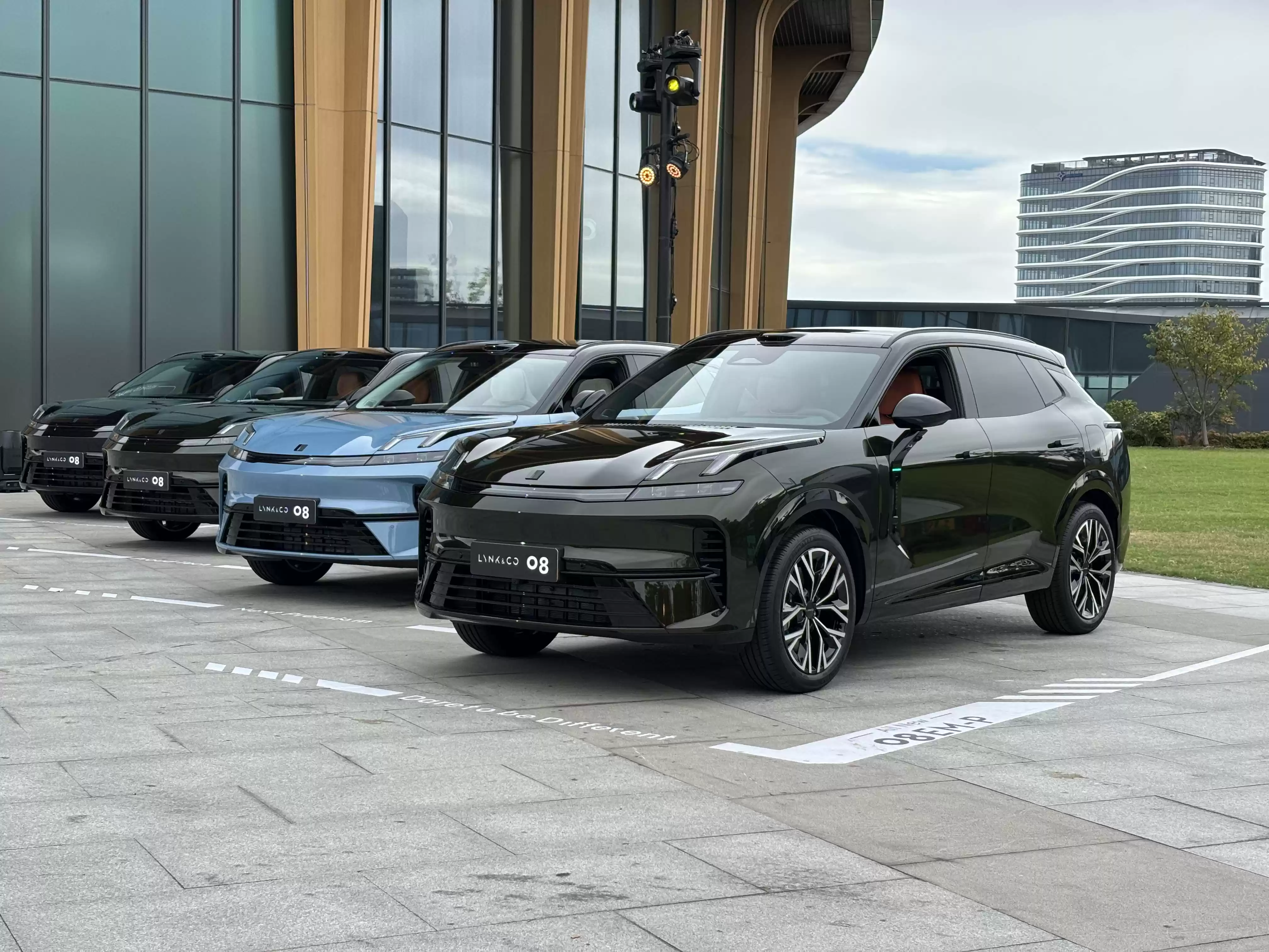 领克08 EM-P新车展示