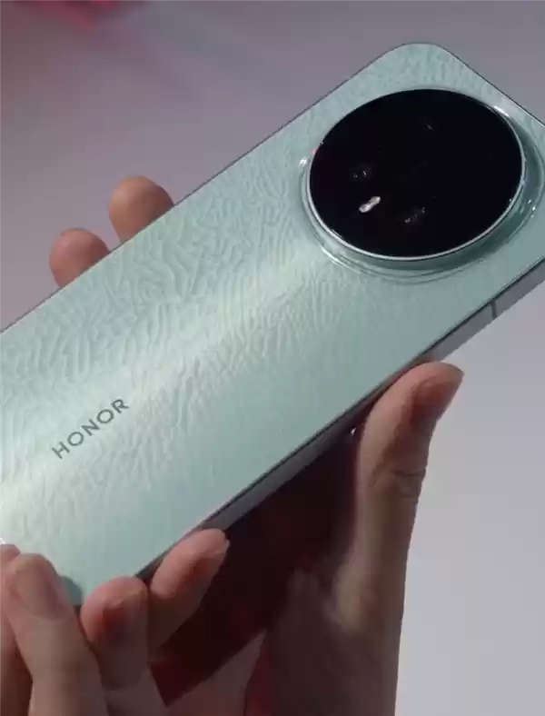 荣耀Magic8系列真机亮相!首批高通第五代骁龙8至尊版旗舰