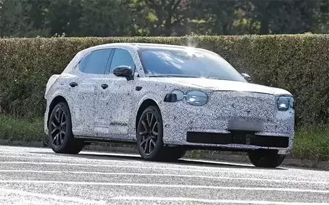 宾利首款纯电SUV路试曝光，2027年交付