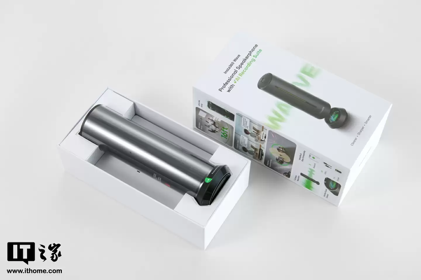 【IT之家开箱】影石首款 AI 录音全向麦克风 Insta360 Wave 图赏：“悬浮式”设计亮眼，底座配备隐藏式触屏