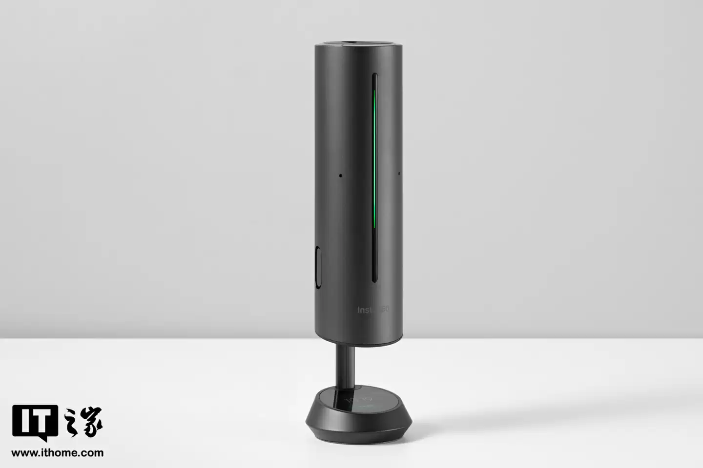 【IT之家开箱】影石首款 AI 录音全向麦克风 Insta360 Wave 图赏：“悬浮式”设计亮眼，底座配备隐藏式触屏