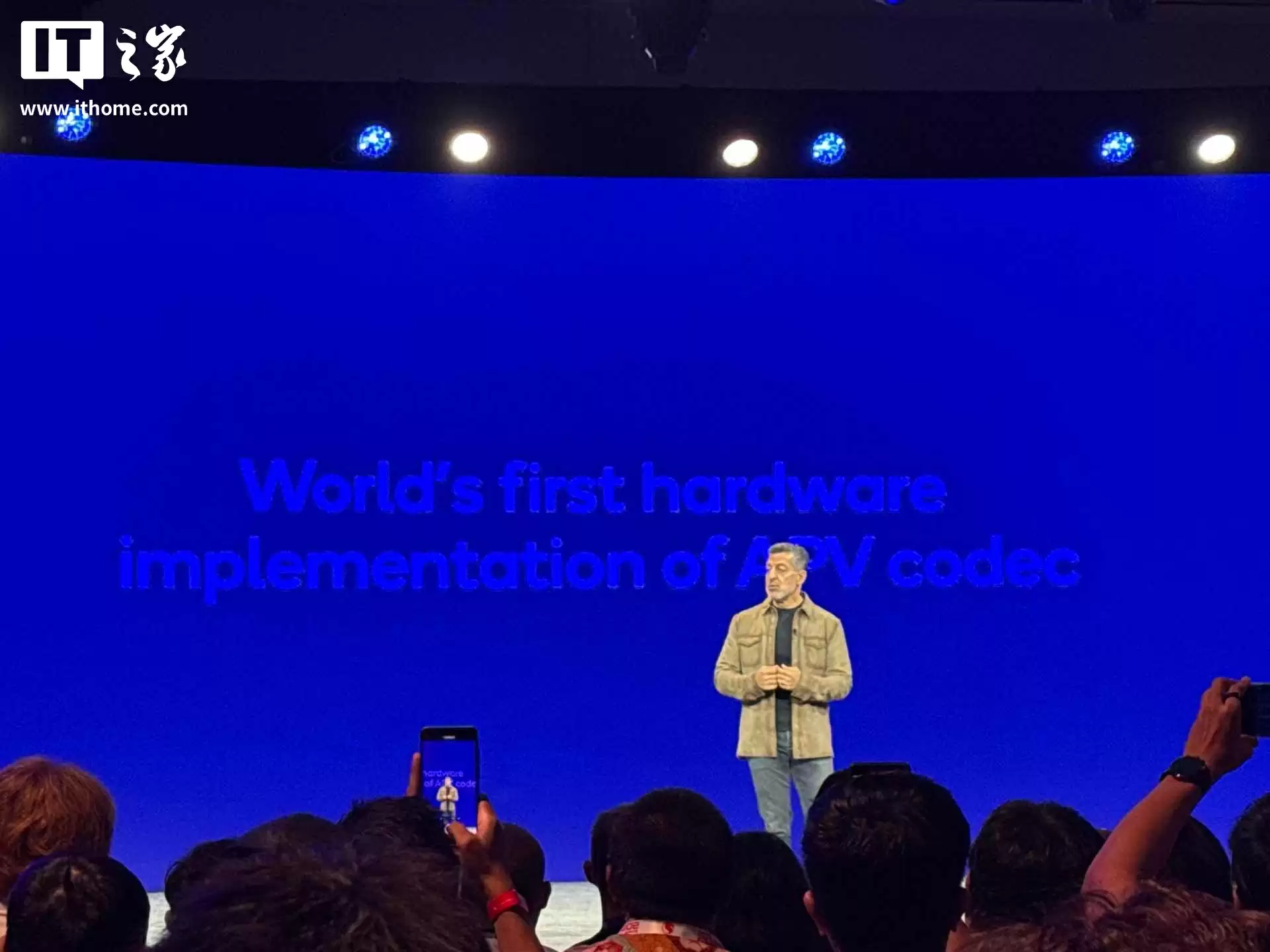 “全球最快手机芯片”：高通发布第五代骁龙 8 至尊版，CPU 性能提升 20%、小米 17 系列首发