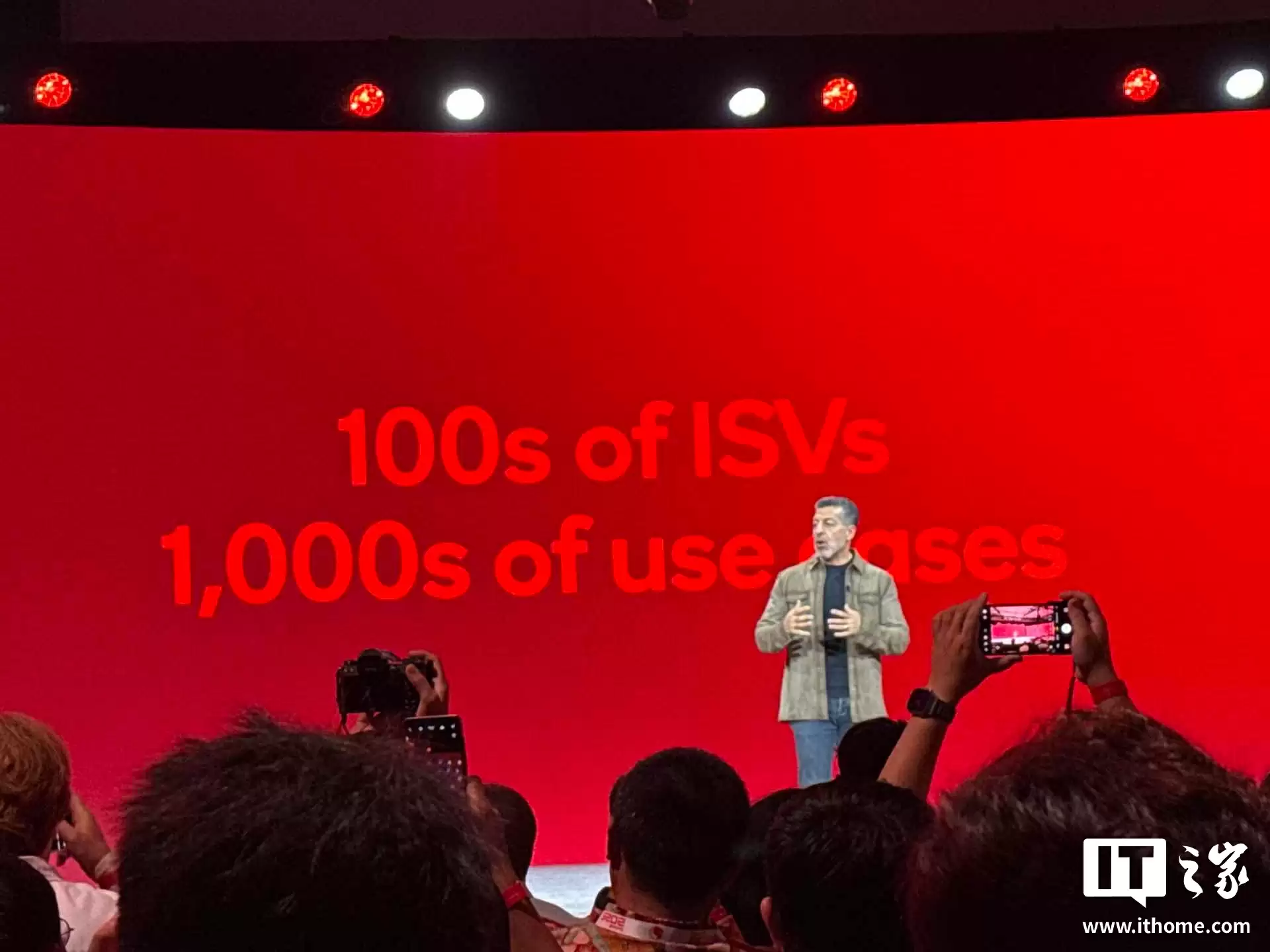 “全球最快手机芯片”：高通发布第五代骁龙 8 至尊版，CPU 性能提升 20%、小米 17 系列首发