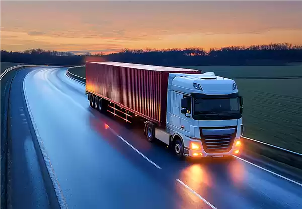 特朗普宣布对所有进口重卡加征25%关税：纯电也未能豁免