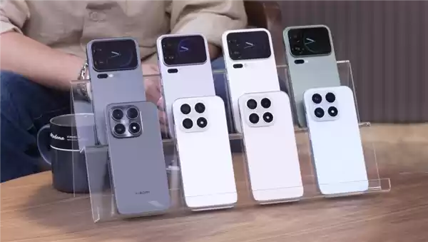 卢伟冰现场开箱小米17