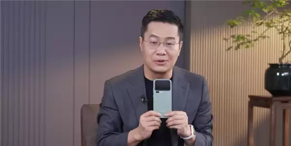 卢伟冰现场开箱小米17