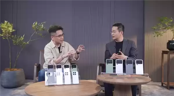 卢伟冰现场开箱小米17