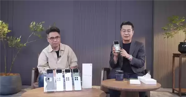 卢伟冰现场开箱小米17