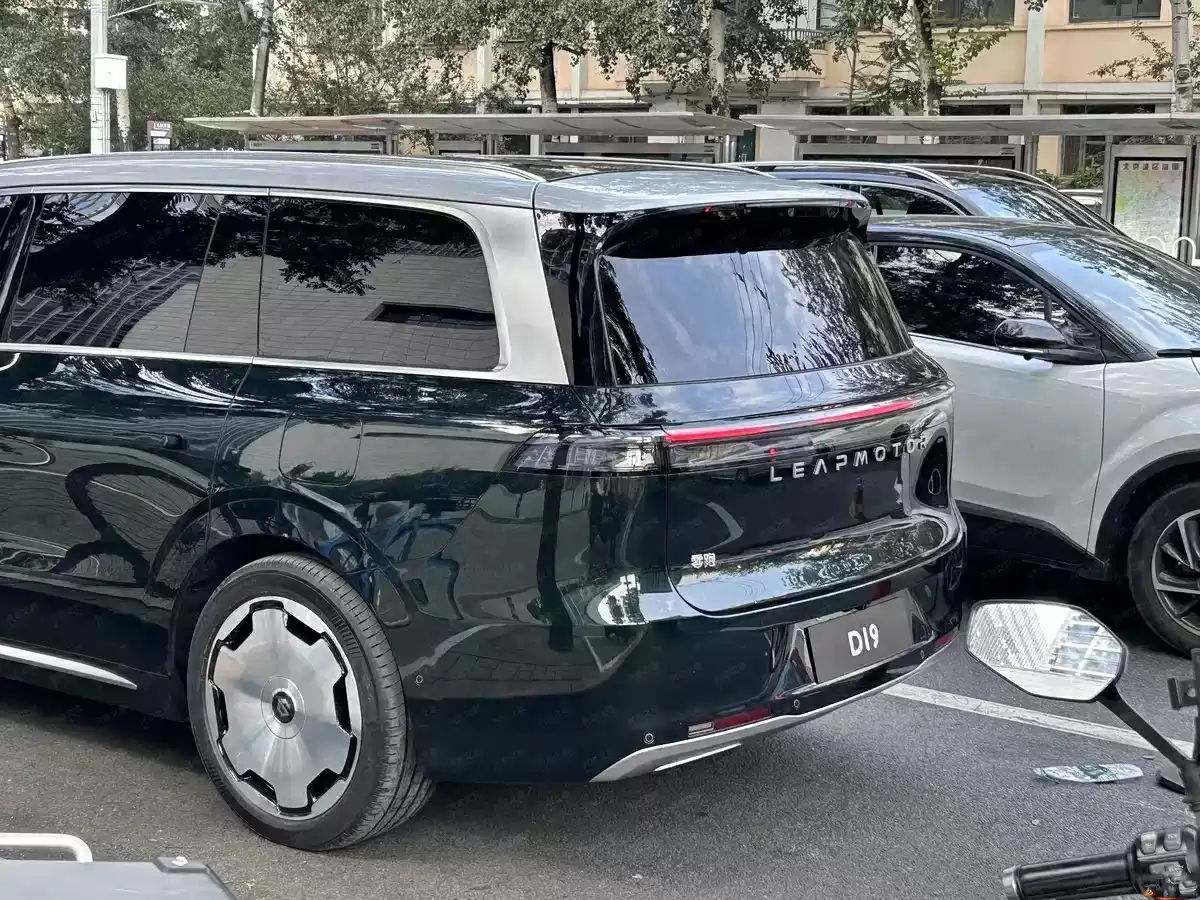 零跑D19侧面设计