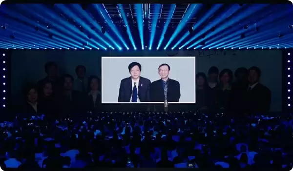 19亿还了10年！陈年看雷军演讲泪洒直播间