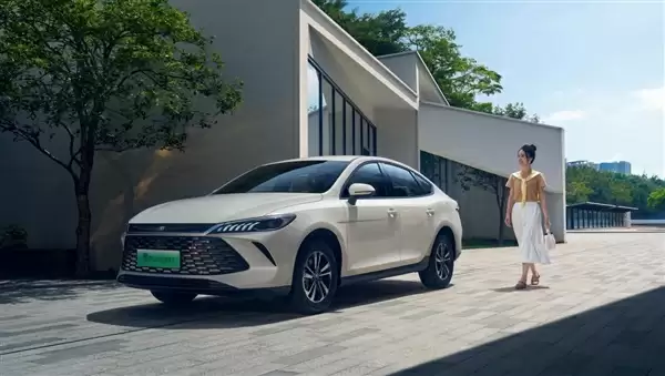 比亚迪再发王炸!2026款秦Plus