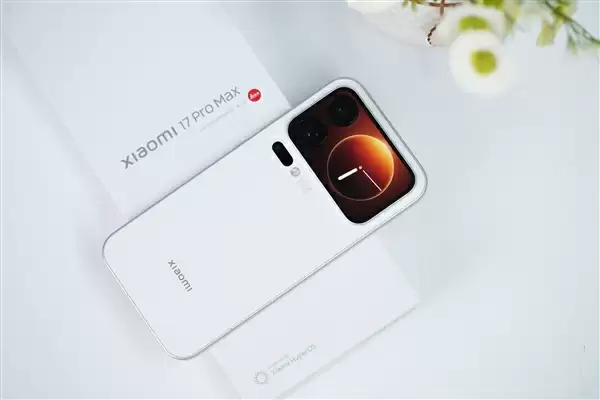 多一块屏对标iPhone