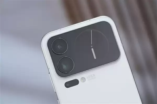 多一块屏对标iPhone