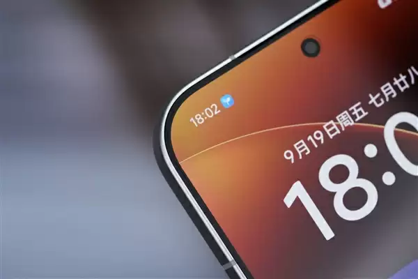 多一块屏对标iPhone