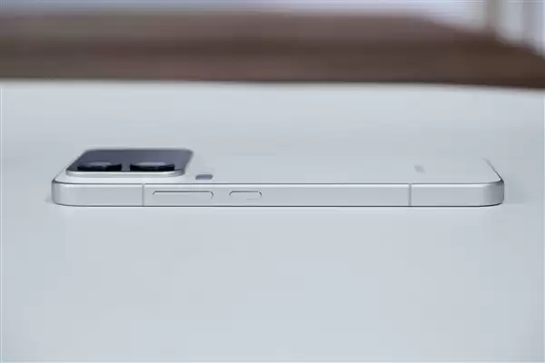 多一块屏对标iPhone