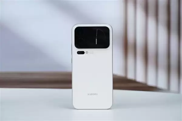 多一块屏对标iPhone