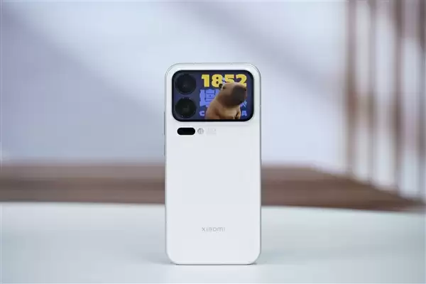 多一块屏对标iPhone