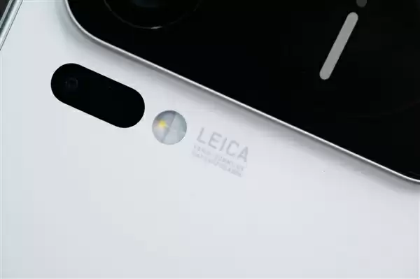 多一块屏对标iPhone