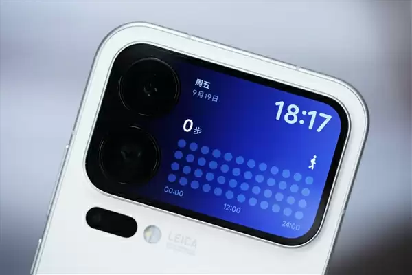 多一块屏对标iPhone