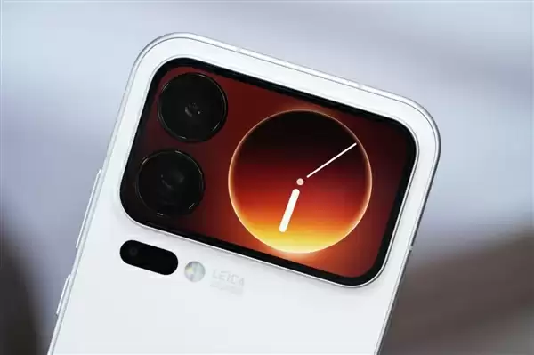 多一块屏对标iPhone