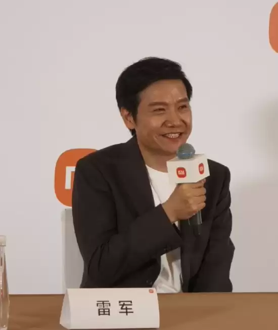 雷军畅谈新能源汽车：携手共建国产智能汽车生态