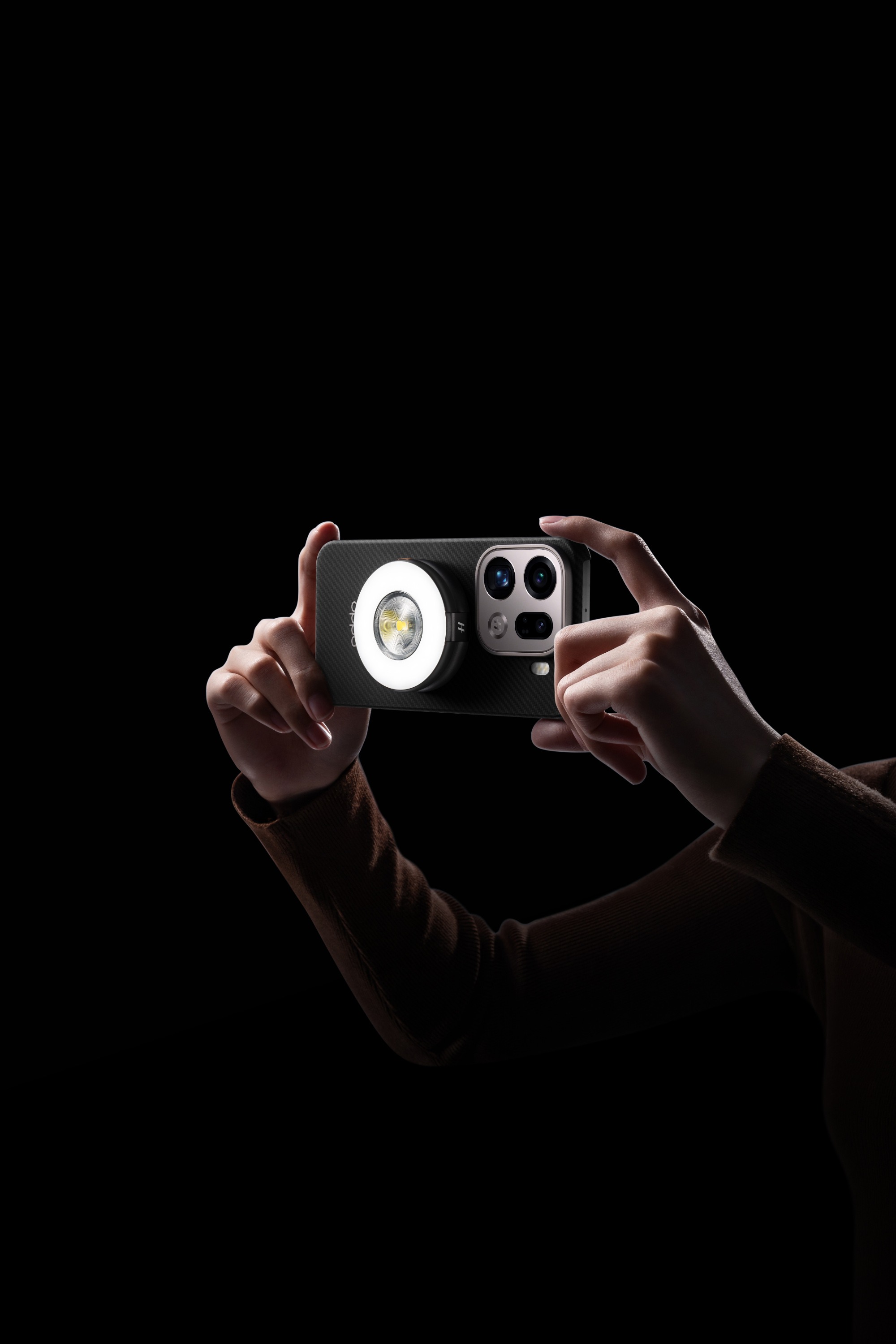 全焦段CCD闪光人像来袭！OPPO Find X9全系升级「夜景人像神器」