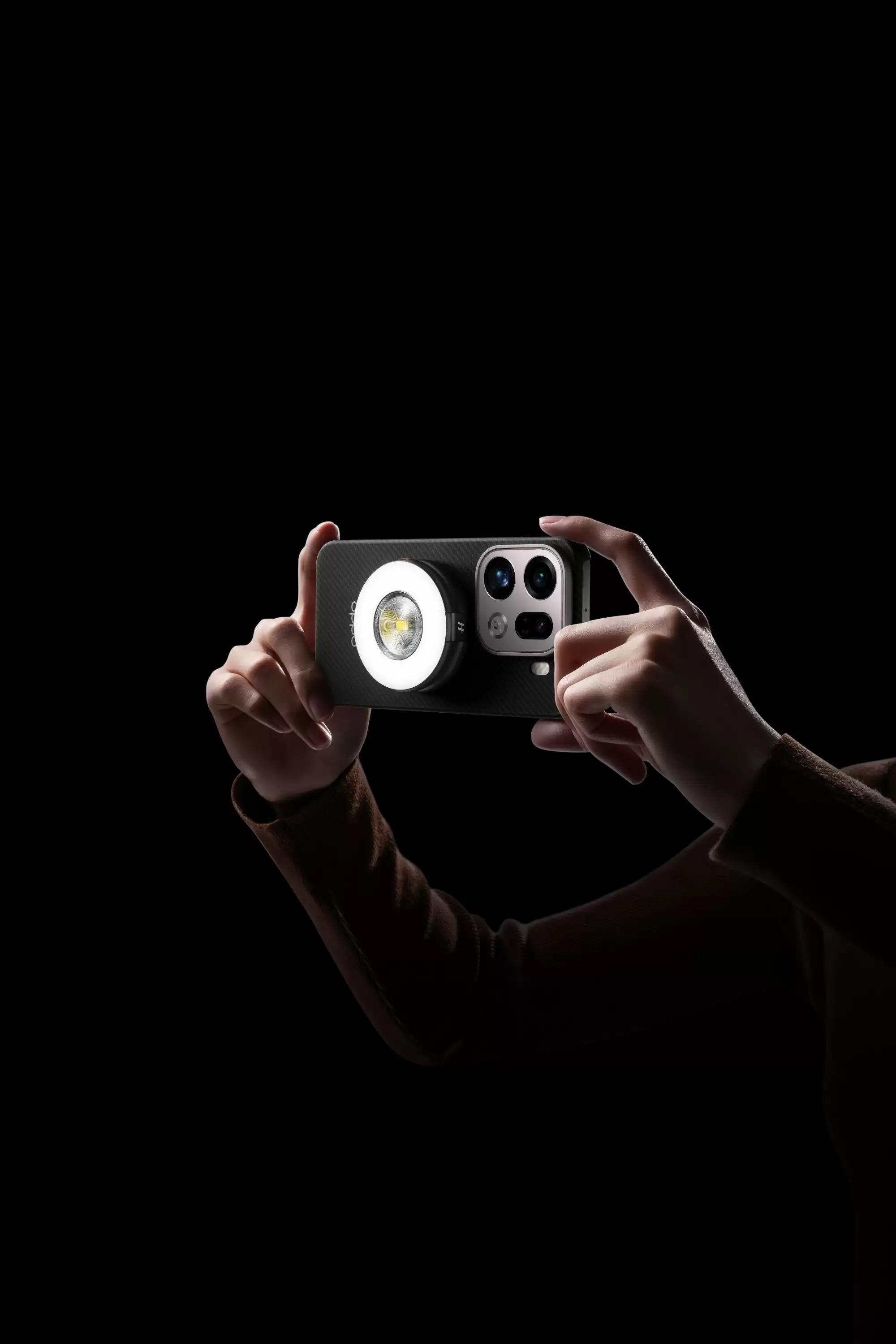 全焦段CCD闪光人像来袭!OPPO Find X9全系升级「夜景人像神器」