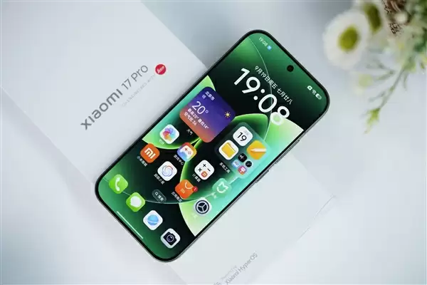 妙享背屏秒变游戏掌机!小米17 Pro图赏