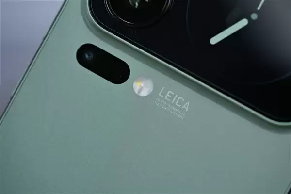 妙享背屏秒变游戏掌机!小米17 Pro图赏