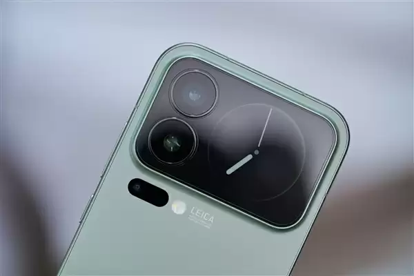 妙享背屏秒变游戏掌机!小米17 Pro图赏