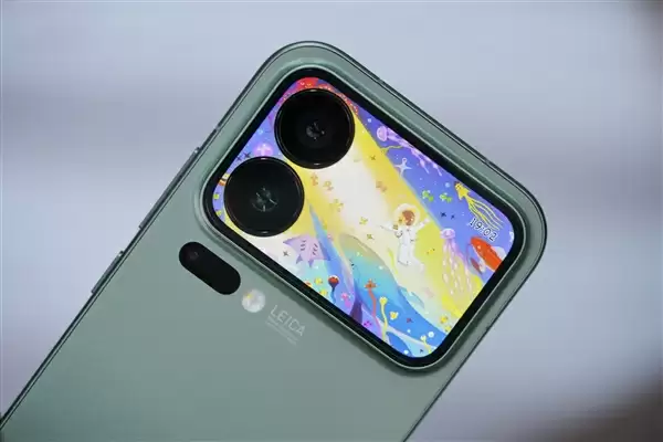 妙享背屏秒变游戏掌机!小米17 Pro图赏