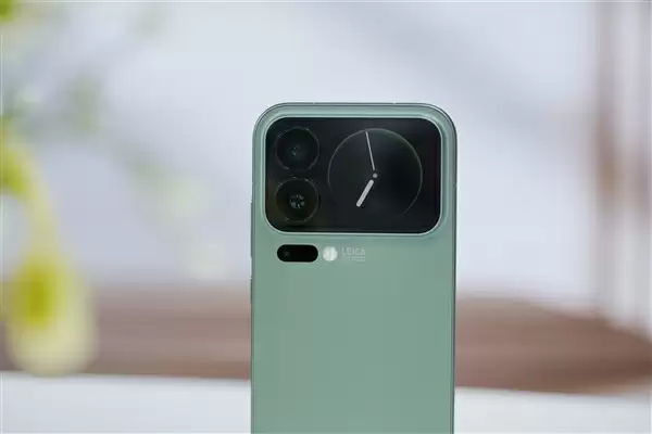 妙享背屏秒变游戏掌机!小米17 Pro图赏