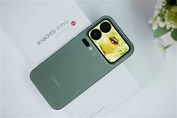 妙享背屏秒变游戏掌机!小米17 Pro图赏