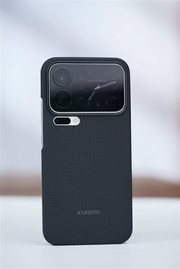 妙享背屏秒变游戏掌机!小米17 Pro图赏