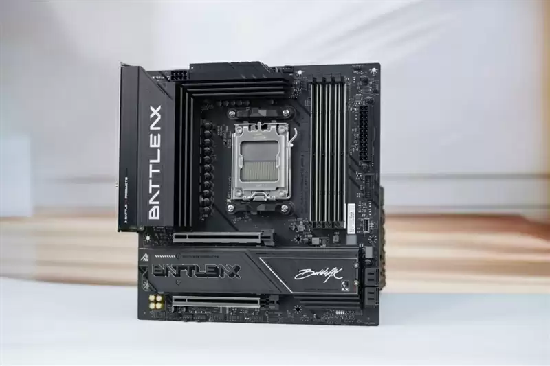 主流玩家的高端主板！七彩虹战斧B850M超级黑刃主板评测：供电散热配置豪华