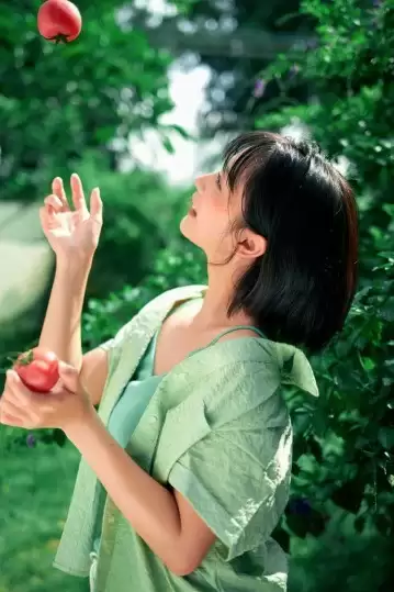 复古实力双在线！尼康Zf银色款发售，饰皮与云创色彩方案双上新