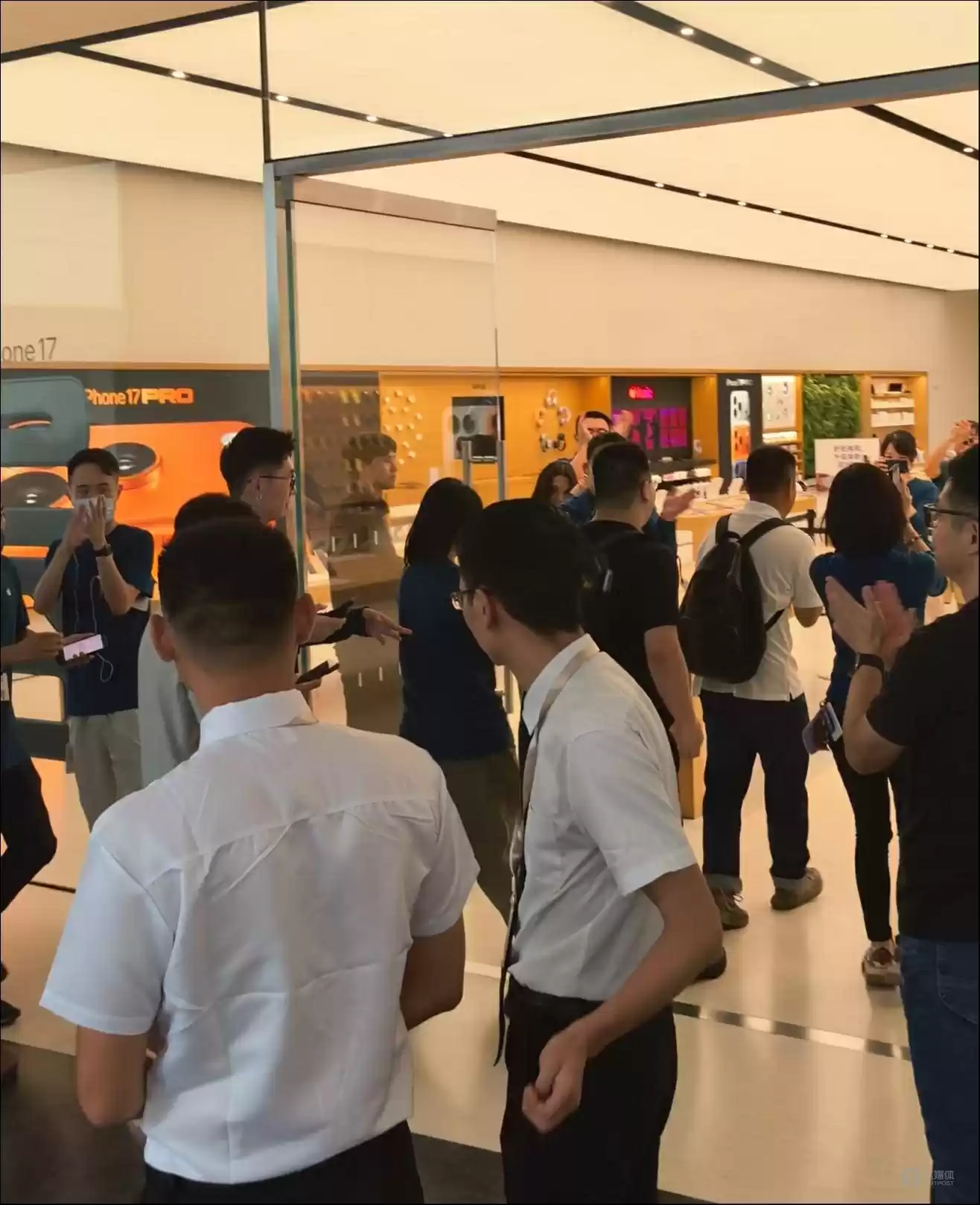 iPhone17系列正式开售
