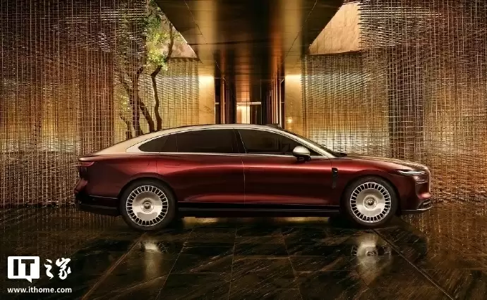 “新时代旗舰轿车”岚图追光 L 开启预订:搭载鸿蒙座舱 5 + 华为乾崑 ADS 4 系统