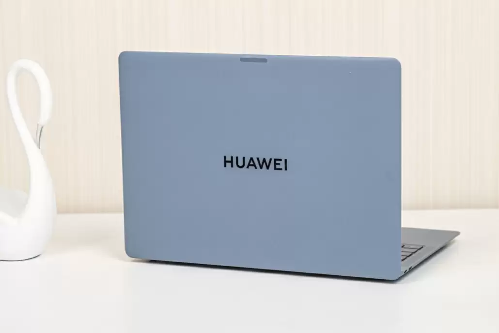 机构：鸿蒙电脑占高端市场份额超