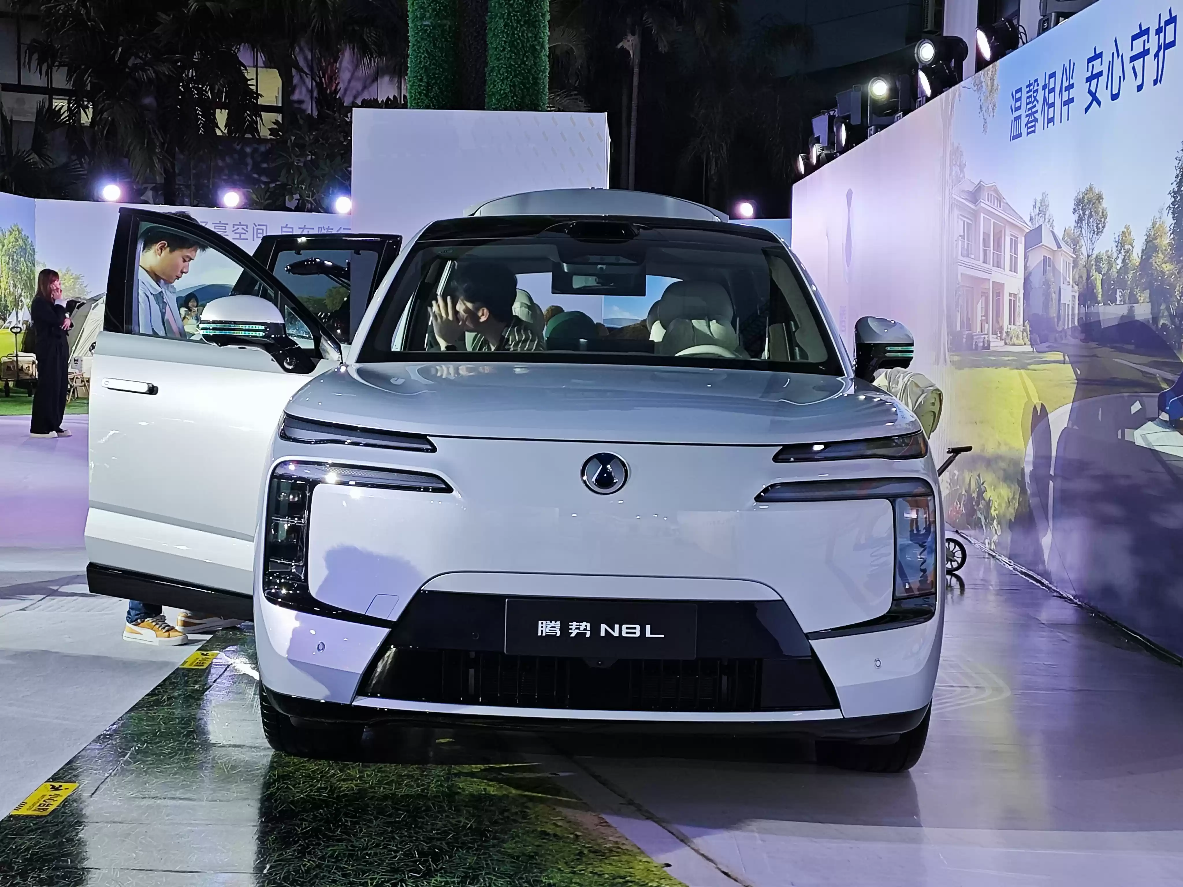 腾势N8L前脸设计