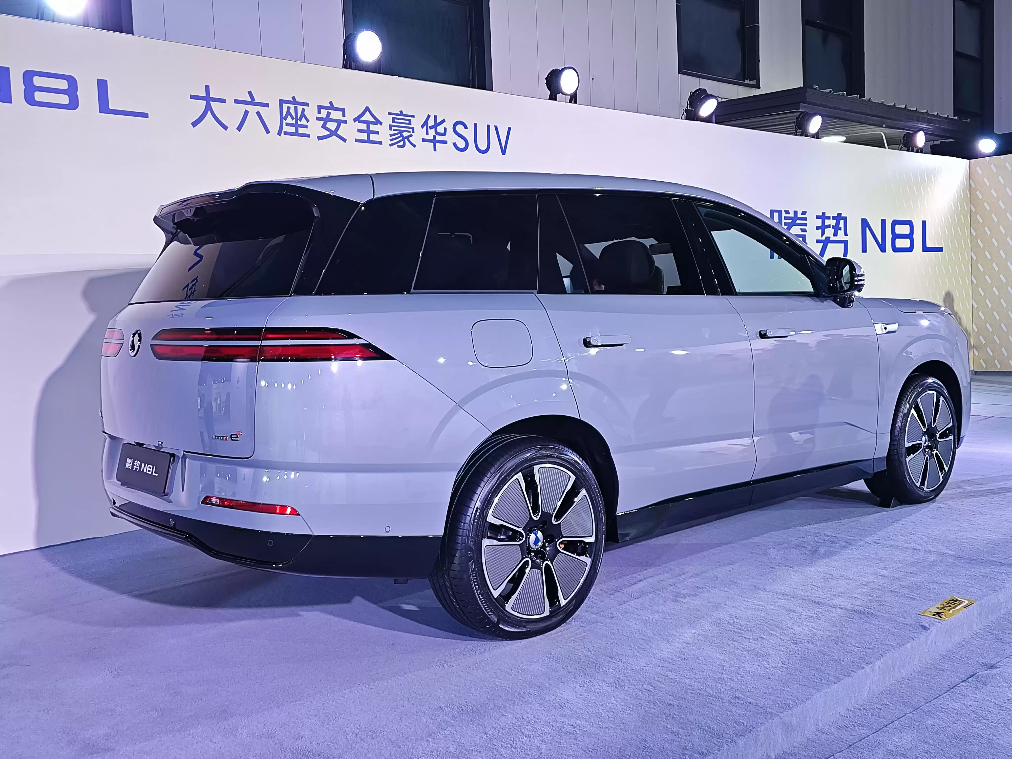 腾势N8L尾部设计