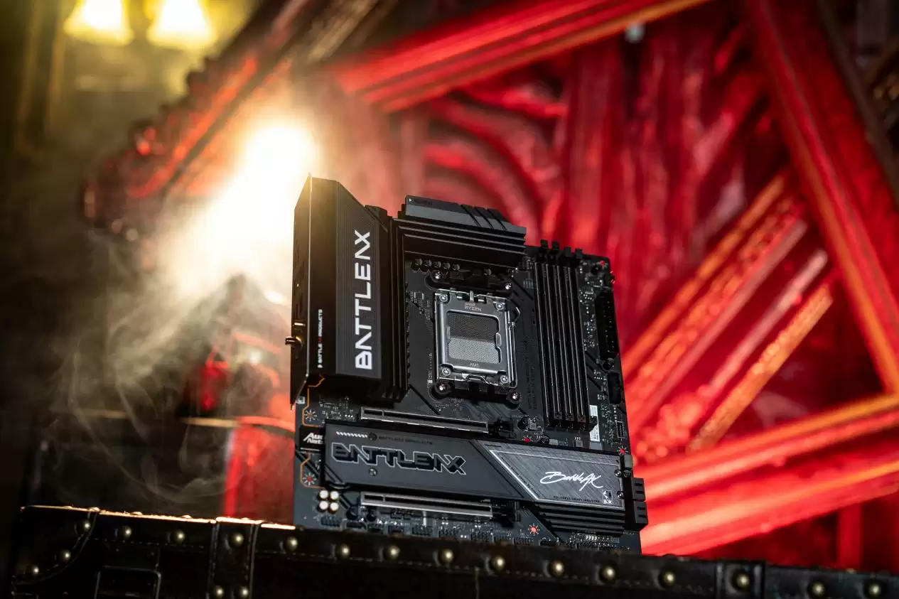 七彩虹战斧B850超级黑刃与白色MEOW