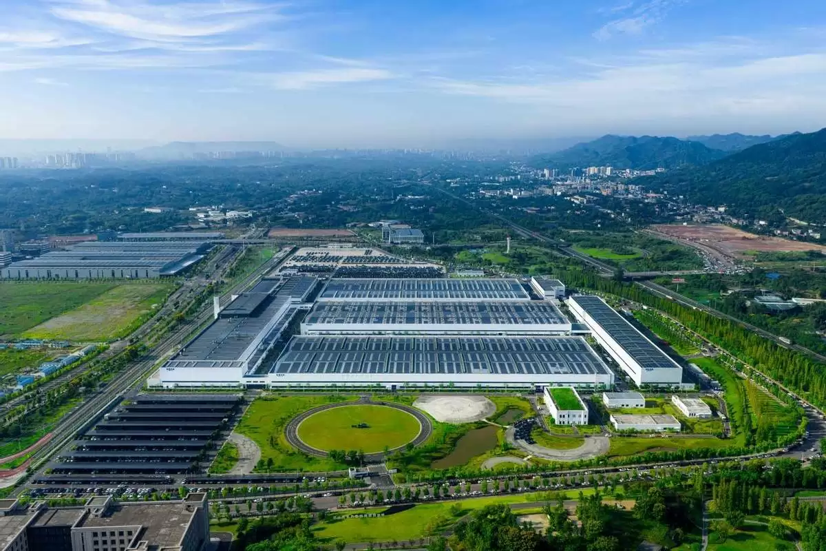 赛力斯智能制造生产线