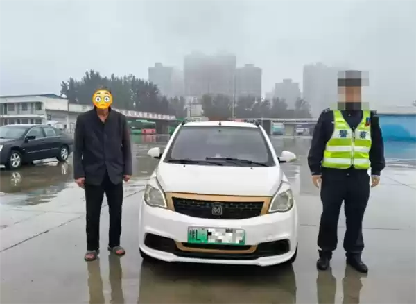 大爷无证驾驶一年多内违章279条：以为跟骑自行车一样不用考证