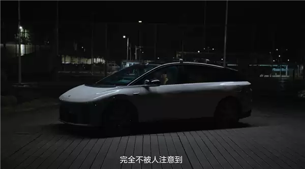 理想i6座舱体验:能当客厅又能当床