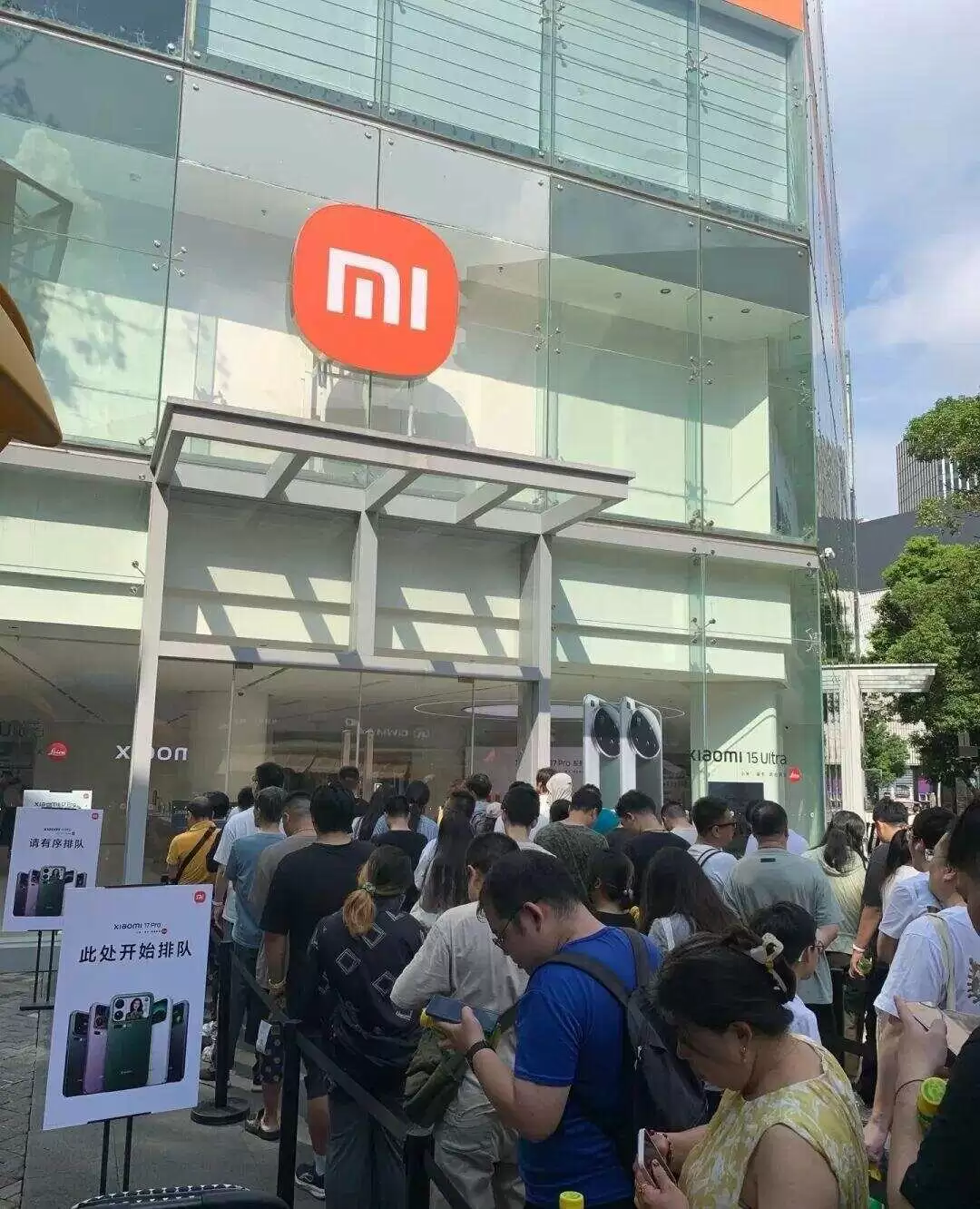 小米17系列首销现场