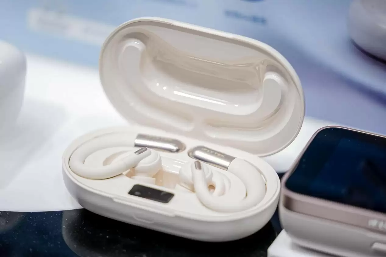 讯飞医疗携智能助听器与血压计齐登CMEF，以 AI 赋能居家健康管理